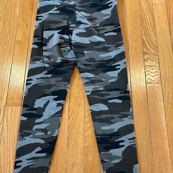 Express Women’s Small Pull On Leggings Camo Print Black Green and Gray - Picture 1 of 5